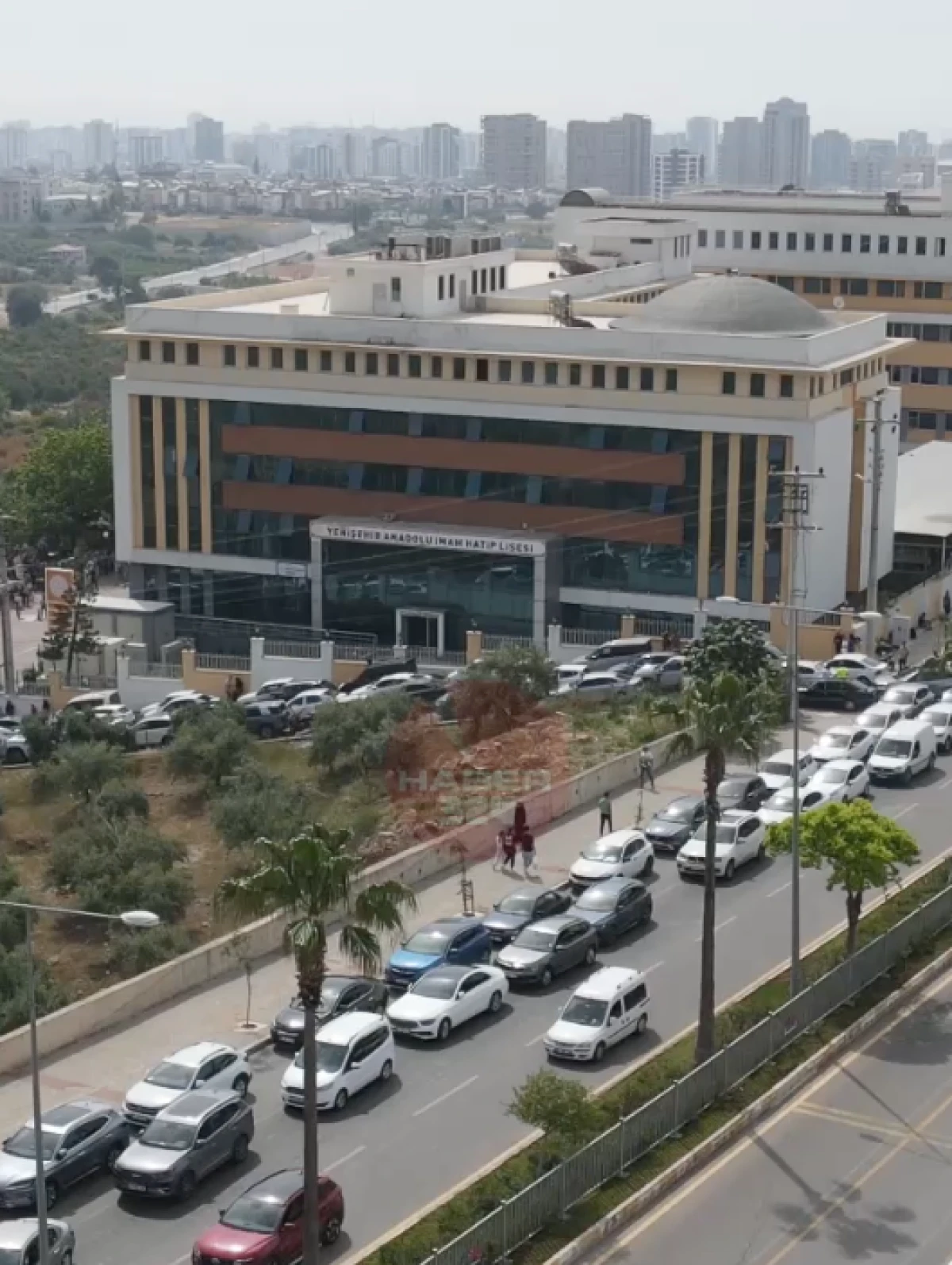 Mersin Yenisehir Anadolu Lisesi kabul sınavına yoğun ilgi.