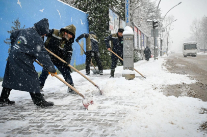 Malatya'da Büyükşehir ekipleri karla mücadelede 7/24 sahada