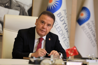 Muhittin Böcek hastaneye kaldırıldı