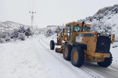 Mersin'de karla mücadele aralıksız sürüyor