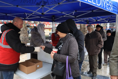 İzmit'te kandillik helva ikramı