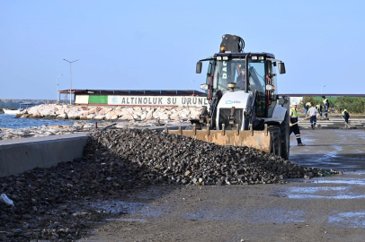 Balıkesir Büyükşehir’den Körfez’de tam kadro müdahale
