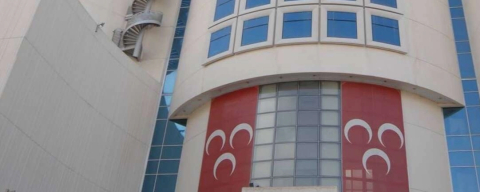 MHP 3 ilde teşkilatları feshetti!
